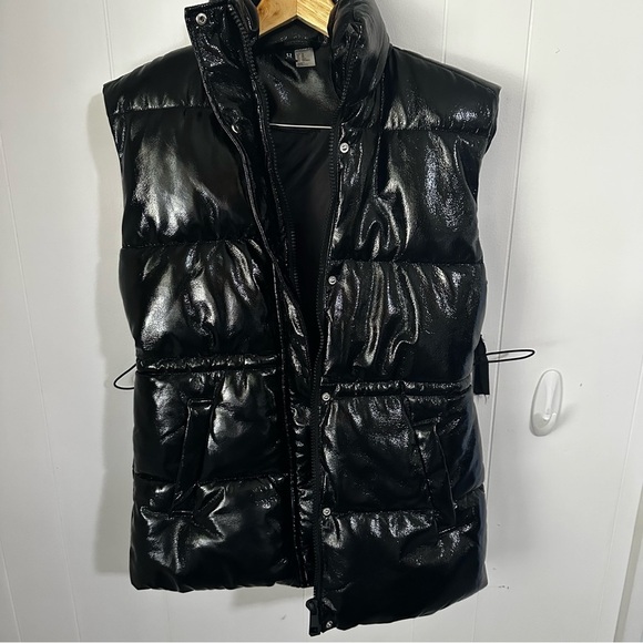 H&M Black Quilted Puffer Vest with Stand-Up Collar - Picture 1 of 4